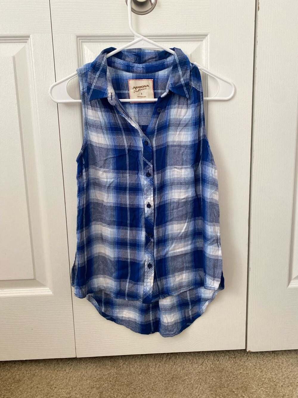 Arizona Jean Co. Blue and White Plaid Sleeveless Button Down Shirt